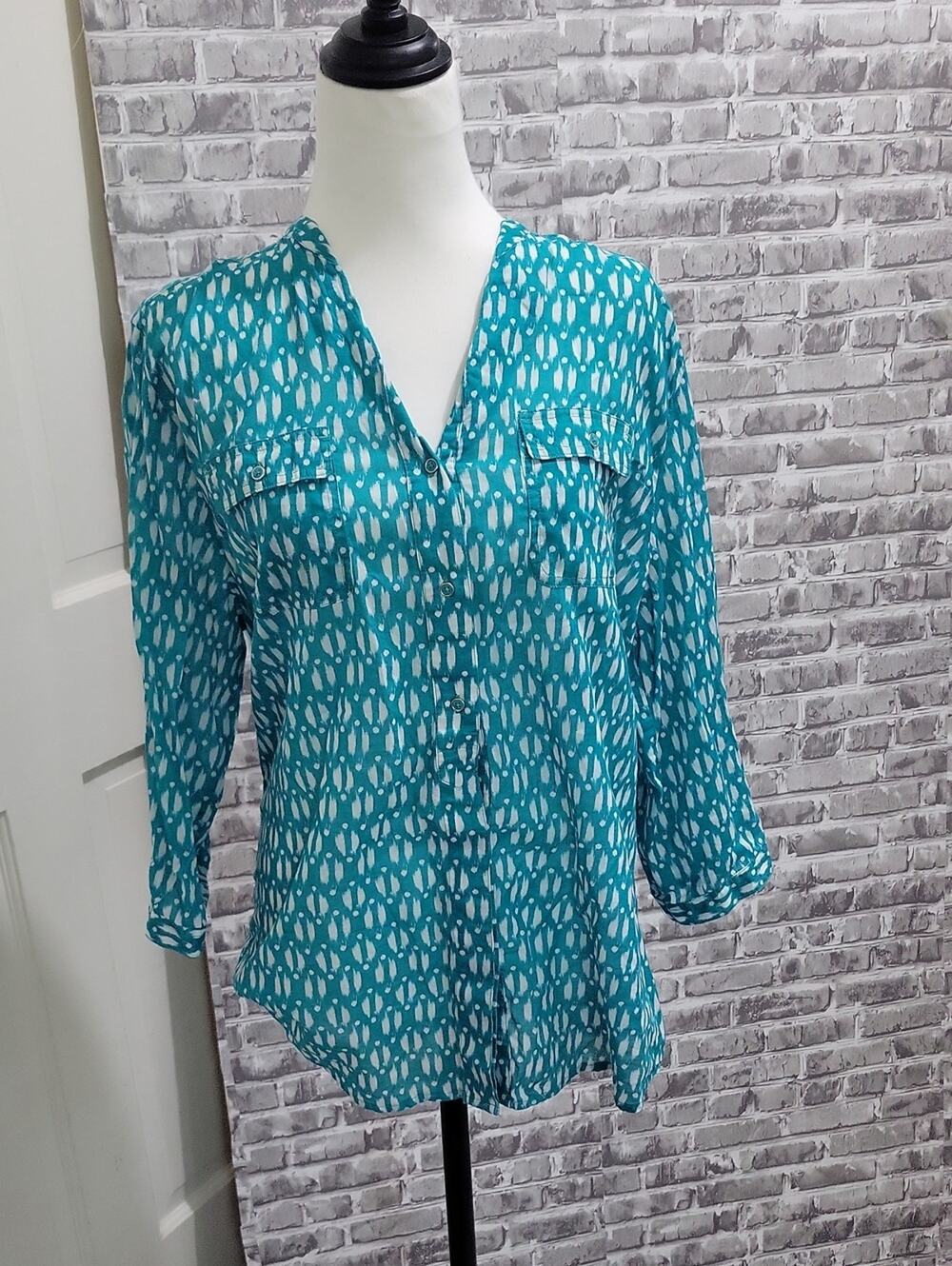Bit & Bridle Teal and White Printed V-Neck Western Style Button-Down Blouse L